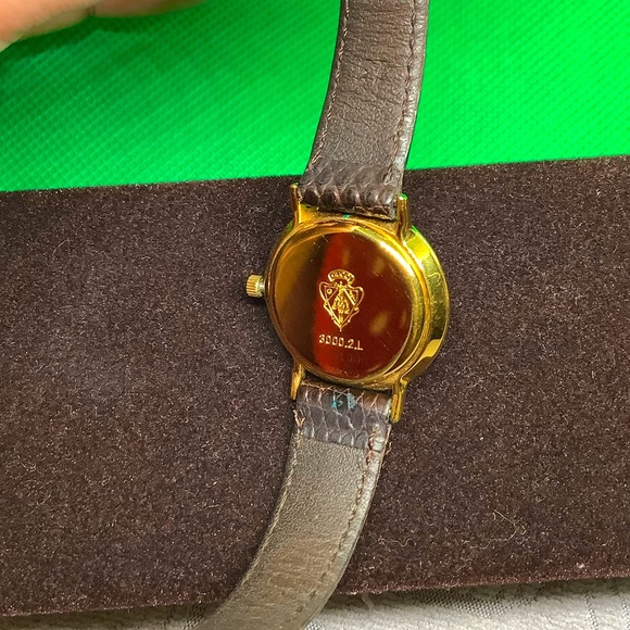 Ladies GUCCI watch 🔥🔥🔥 - Picture 3 of 10